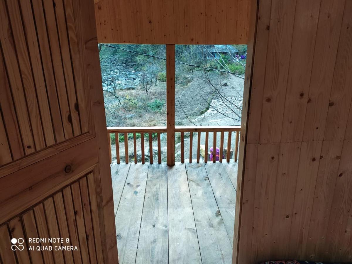 Moksha - By The River Vila Jibhi Exterior foto