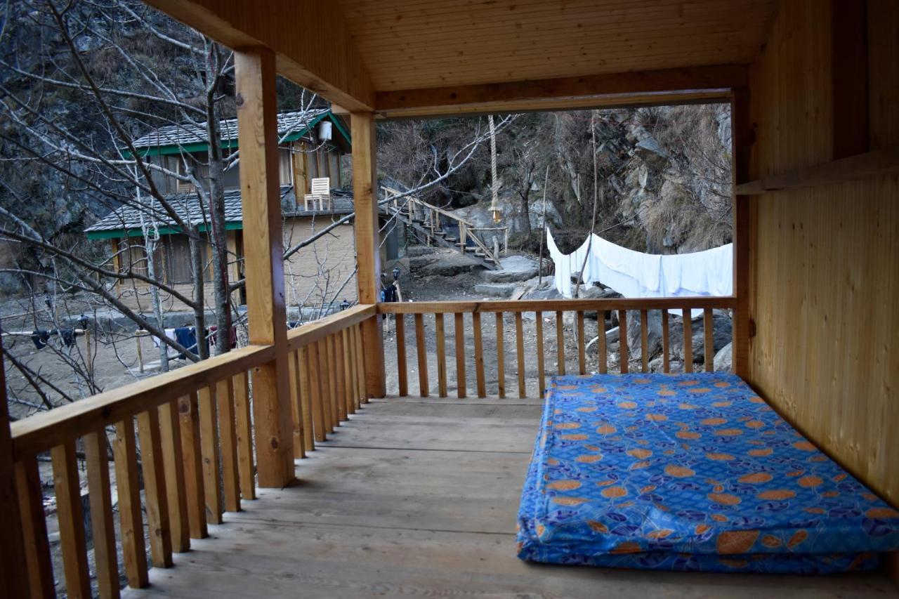 Moksha - By The River Vila Jibhi Exterior foto