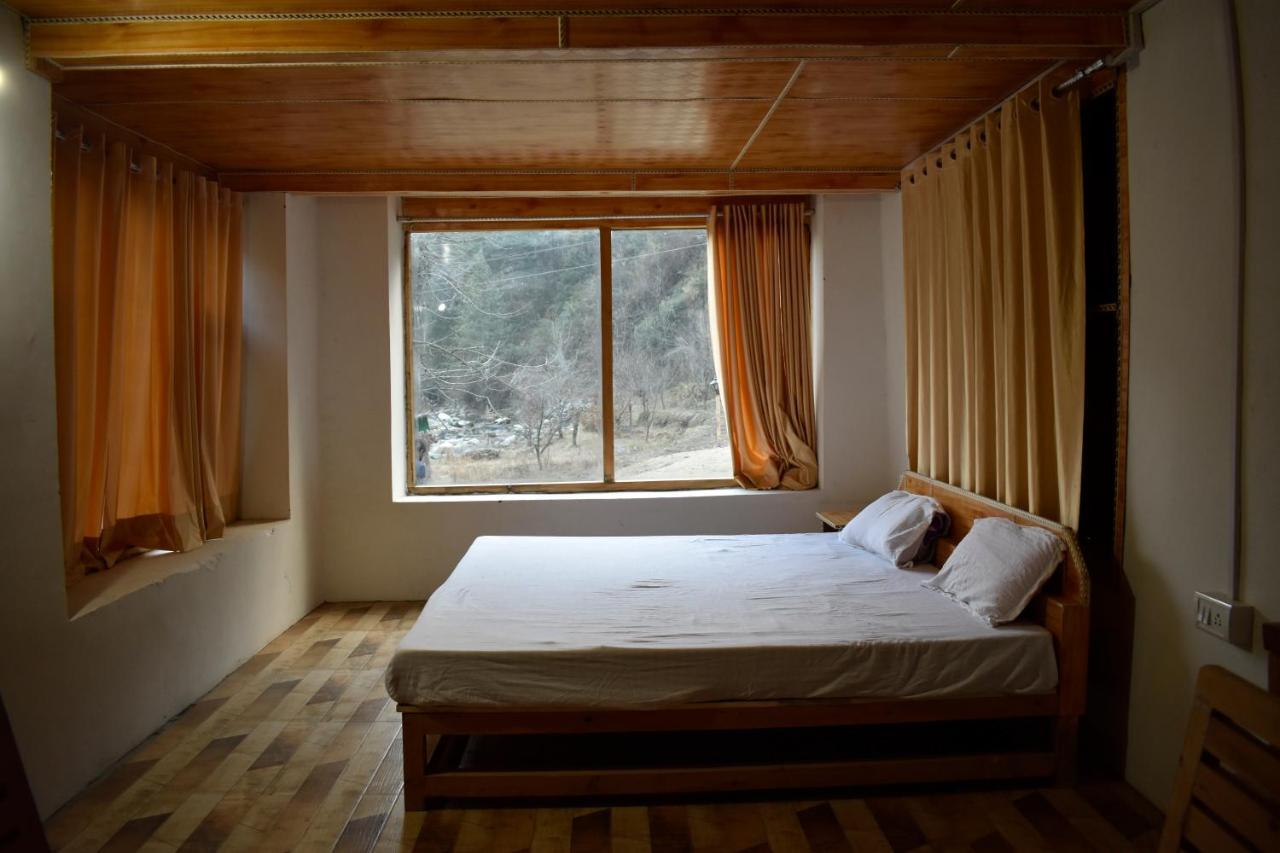 Moksha - By The River Vila Jibhi Exterior foto